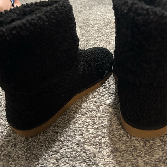 Old Navy women’s black shearling boots size 9 - Picture 2 of 7
